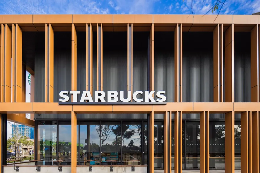 「星巴克特色門市」盛大開幕！金光閃閃激似度假村　3大超值優惠曝光