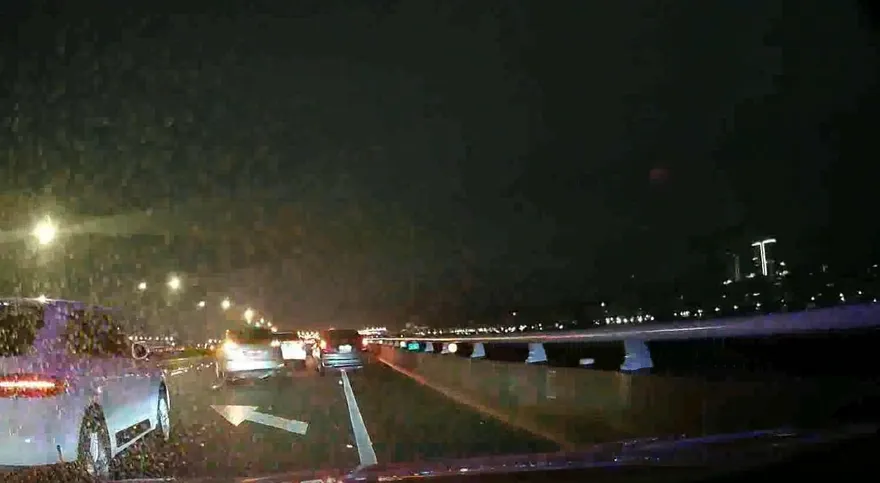 影/國道搶看101煙火！帶頭違規將重罰…最高可處6千元罰鍰