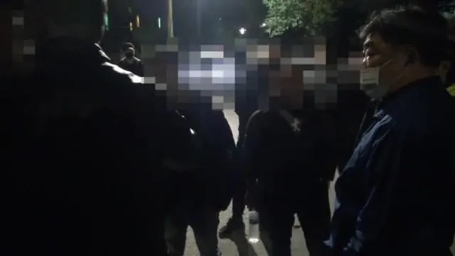 影/外國人吵鬧開趴！還敢打大哥的女人…遭10黑衣人圍堵「討公道」