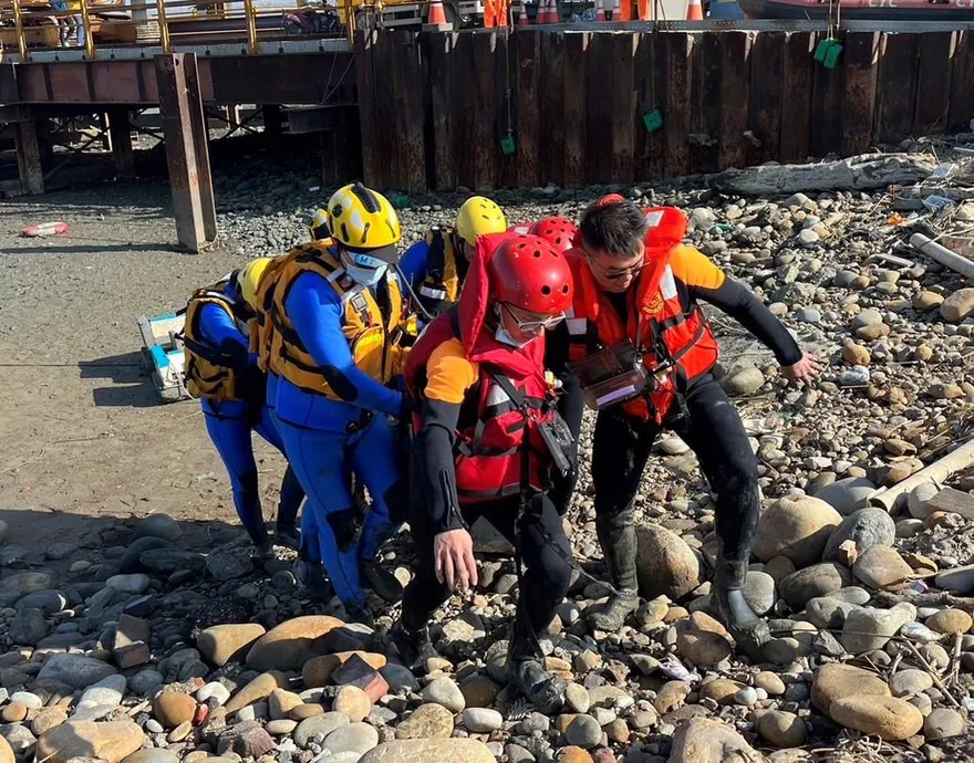 影/彰化伸港漁民出海失聯！海空雙管搜救　人找到已無呼吸心跳搶救中