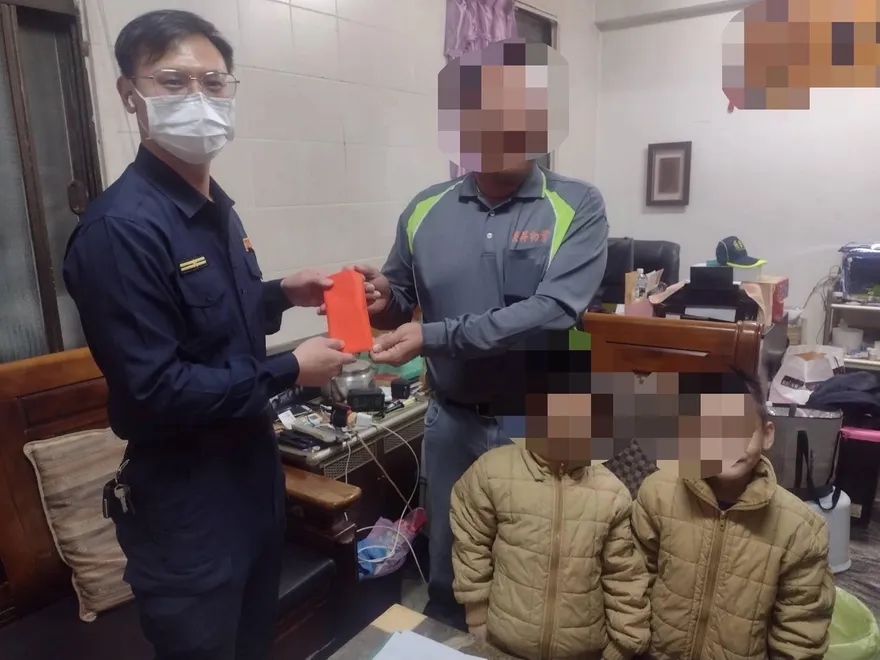 高雄單親媽病逝…2子哭喊找媽媽！警上門見「6歲小兄弟淪孤兒」秒伸手送暖