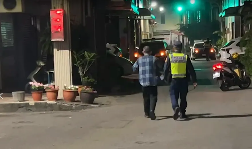 影/為了17萬縱火！51歲男子投資失利　跑到介紹人家放火洩恨