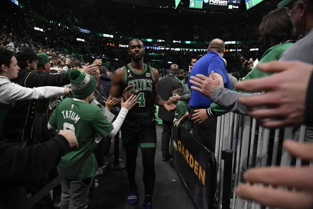 NBA本季首筆交易出爐！馬刺換來苦工中鋒　卻又打算釋出他