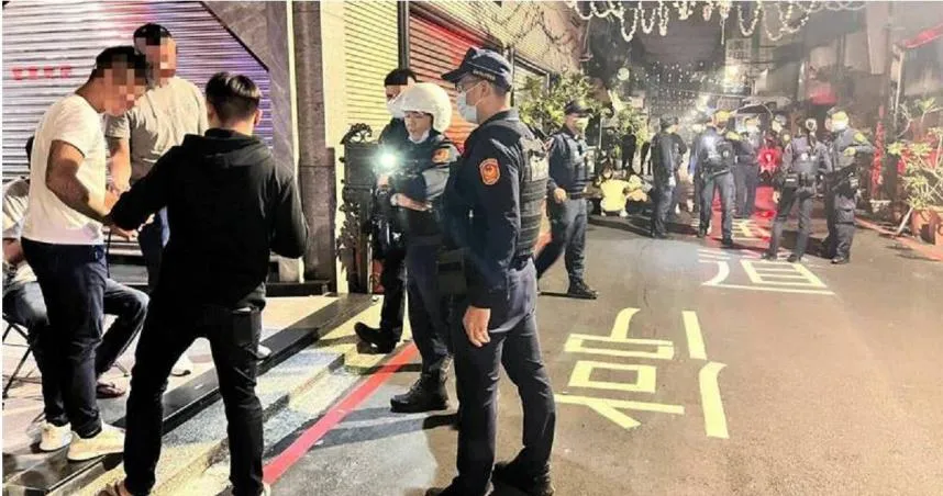 尿急爆衝突！高雄男不爽女員工廁所上太久　一言不合烙人互毆