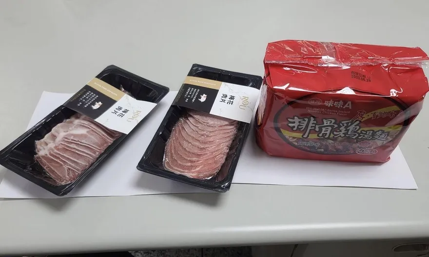 影/扯！老婦身揹300萬現金　竟逛超商摸走泡麵、白米