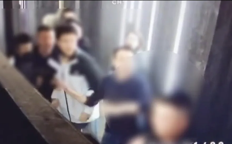 招待所鬥毆！酒後走廊擦身而過互看不爽　持酒瓶、空氣槍互毆全遭逮