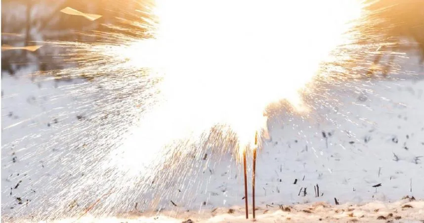 大一迎新玩太嗨「沖天炮夾雨衣上」！下秒悲劇...肌腱被炸斷