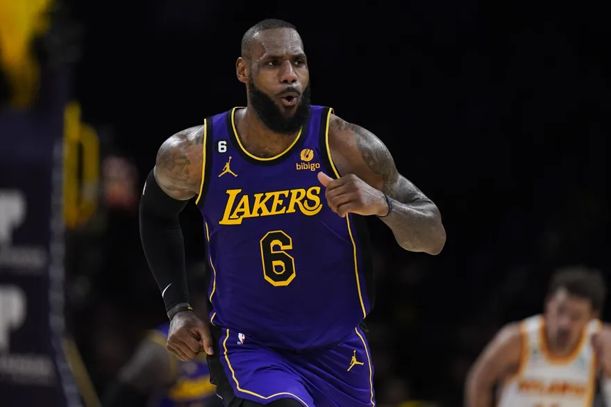 美媒曝光詹皇專訪～「我已厭倦等待湖人補強」　本人發推打槍不認帳