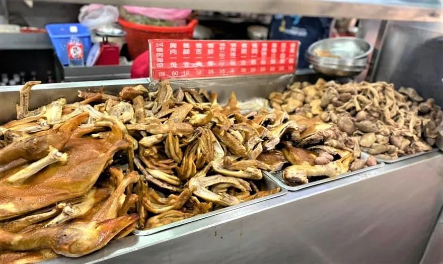 新竹城隍廟必吃美食！這家鴨肉多汁不柴…網評必點這道菜