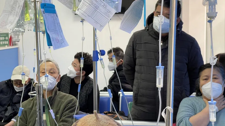 陸宣布已過第一波感染高峰　專家曝「第二波」將在年中　估病毒性將越來越小