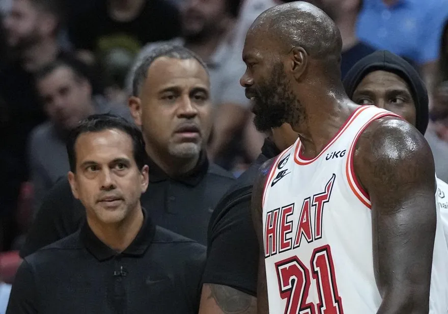 影/熱火老將和主帥起口角！情緒失控這樣洩憤「按摩槍噴到場上」…險砸隊友