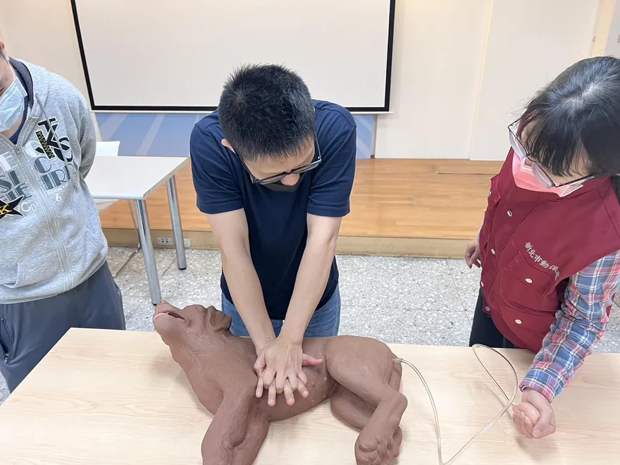 影/鏟屎官必學！「黃金180秒搶救」CPR學起來挽救毛小孩一命