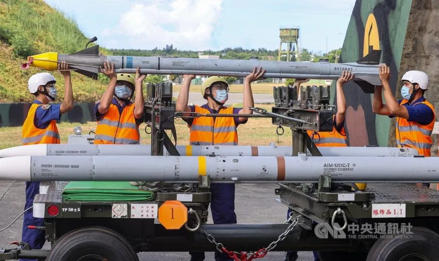 強化F-16制空能力！台美簽署採購百枚響尾蛇AIM-9X飛彈　能攻擊側方敵機