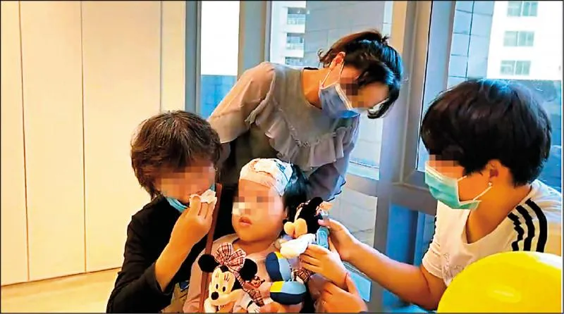 令人不捨！女童罹腦瘤命危！虛弱安慰淚崩阿嬤：不要哭「我會乖乖聽話」