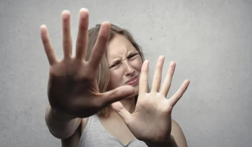 房東修冷氣遭控在浴室「熊抱她」　求償30萬不成…怒告結果出爐