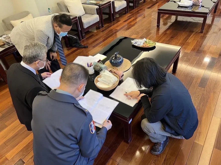 蔡英文蹲地照讓他想起「星爺」經典橋段　媒體人：官吶～