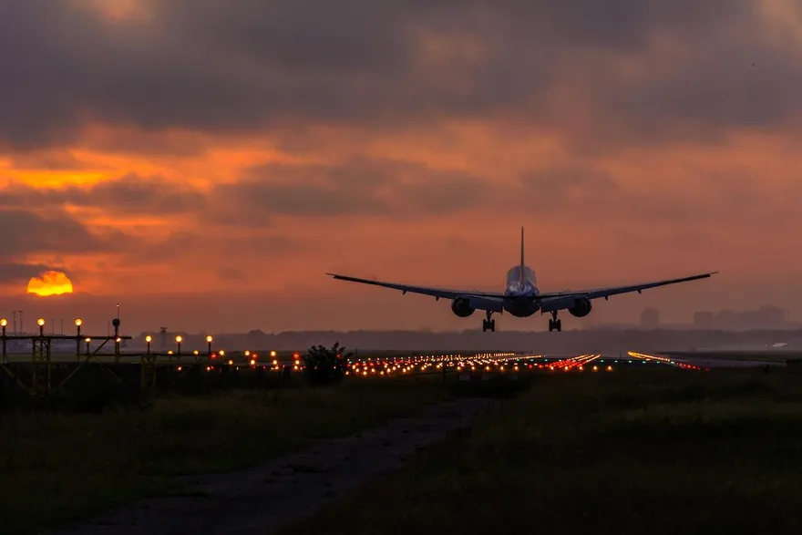 美國FAA航運大當機！逾2500航班受衝擊　CNN記者驚：「我從未見過如此景象」