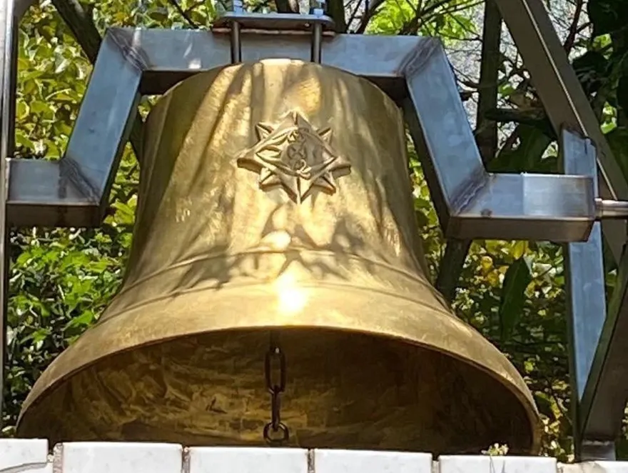 影/羅東國小120周年校慶紀念銅鐘竟消失！花費14萬打造…現只剩空塔架