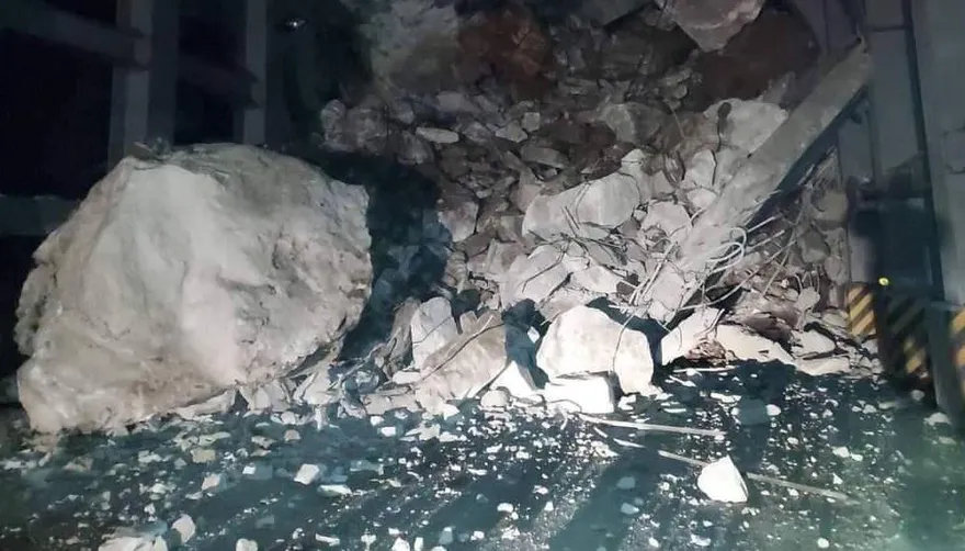 蘇花公路坍方！土石堆滿隧道口　雙向交通緊急中斷