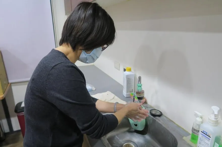 年節間嬰幼兒注意！呼吸道融合病毒正流行　醫師籲：拜年回家立刻「這樣做」