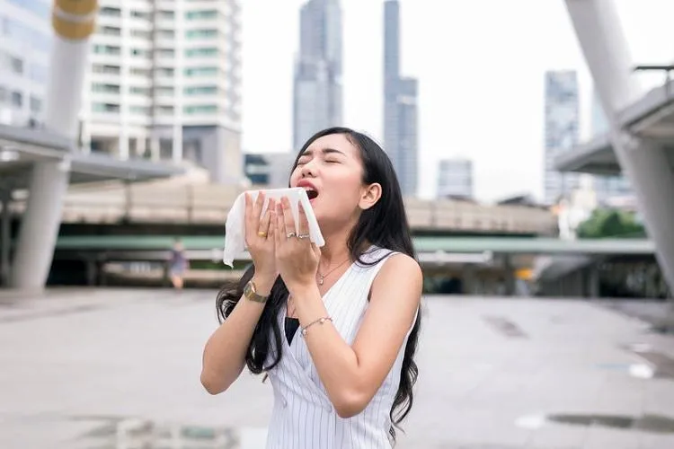 哈啾！想打噴嚏卻打不出來？醫分享5妙招：看燈、拔鼻毛都有用