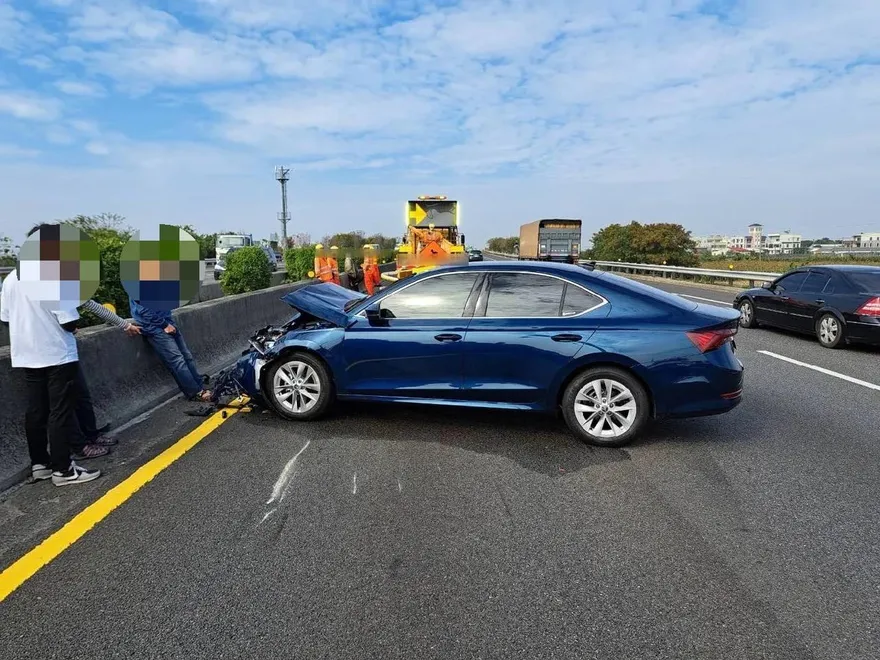 輔助駕駛系統又出包！男買新車開啟它　發現前方有緩撞車來不及解除慘追撞