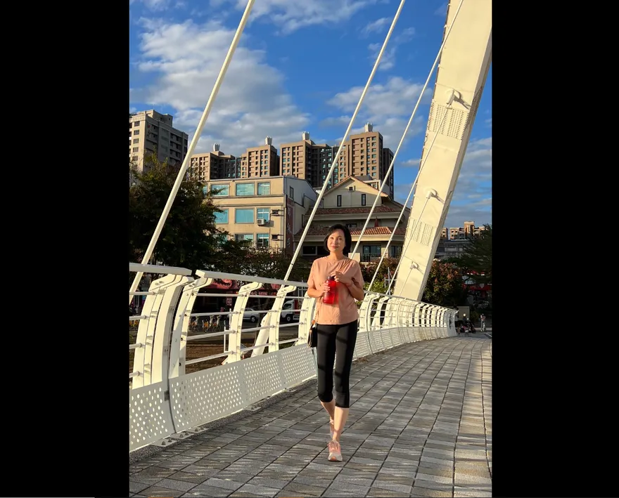 國民黨藏網美！一張照片秀出「市長級美腿」　高雄震驚