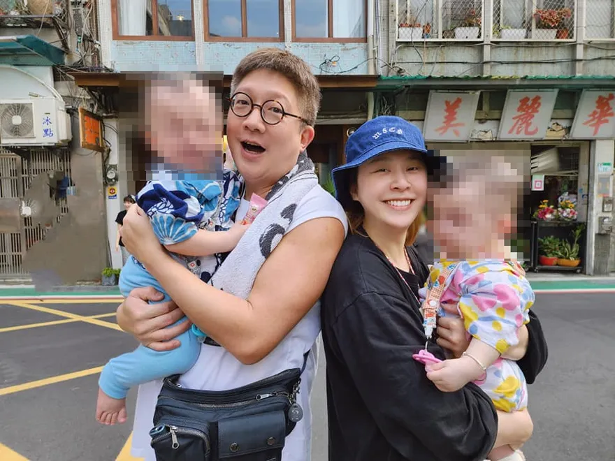 《麻辣鮮師》名導演猝逝　雙胞胎長滿1歲了　乾媽黃小柔感謝大家：有你們真好