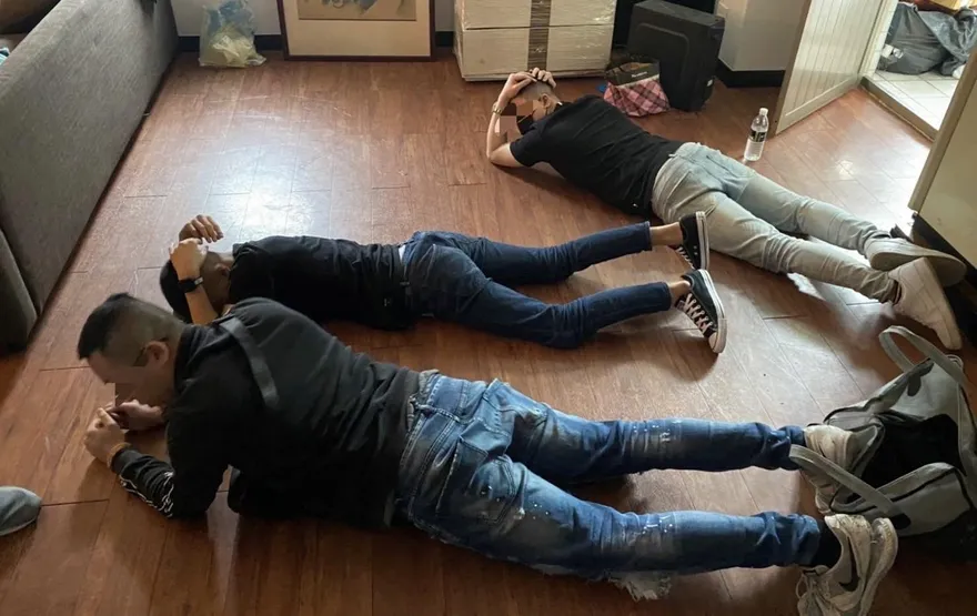 毒品分裝工廠透過Uber送貨　警逮4人查扣2322包毒咖啡