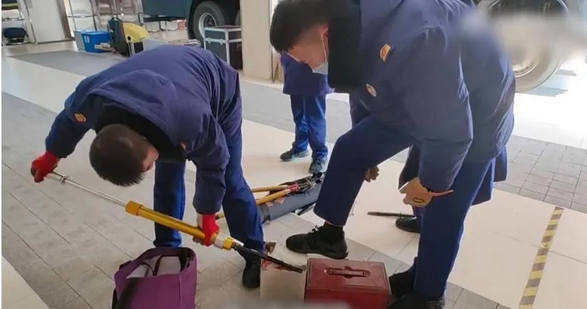 活儲變「死期」！鐵盒存錢罐打不開求助消防　「撲滿存一年」驚人金額曝光