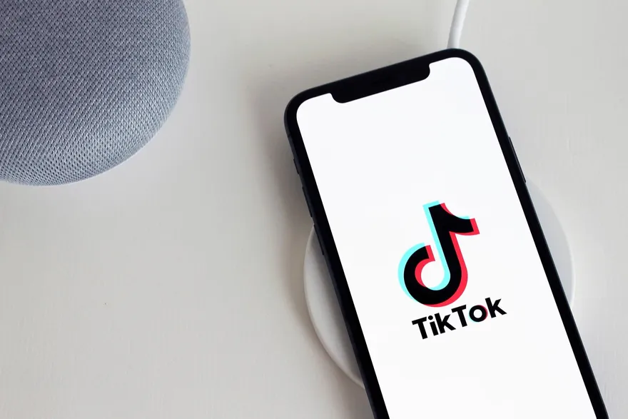 12歲女孩疑遭同學煽動嘗試TikTok「昏迷挑戰」　中途意外失手窒息而亡