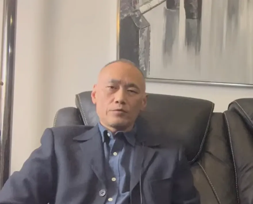 曾混跡街頭...美國退休警用手機紀錄紐約華埠幫派歷史「不保存歷史無法改變生命」