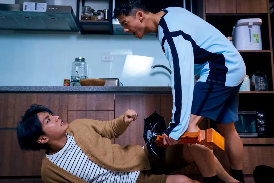 炎亞綸驚喜客串《我和鬼》！許光漢裸奔跳〈舞孃〉　劉冠廷比讚喊：真不錯