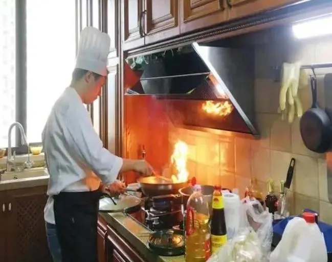 10天賺9萬！大陸年夜飯新商機　廚師直接「到府服務」接單接不完