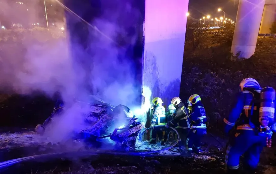 影/除夕開車勿搶快！台中交流道1男飛撞出圍籬　「慘燒淪焦屍」