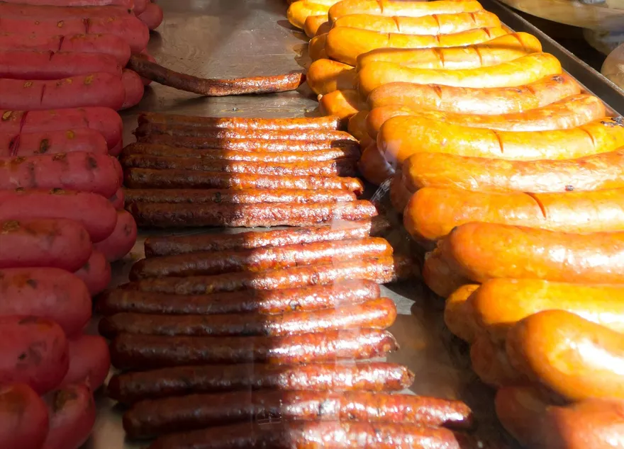 帶香腸入境被罰20萬！YouTuber拍片嗆聲「不符比例原則」　留言一面倒刪影片了