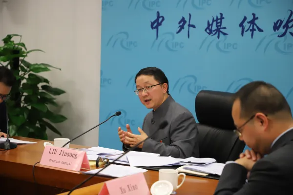 陸外交部亞洲司長怨各國「雙標」待陸客　稱商業合作「意識形態化」損人不利己