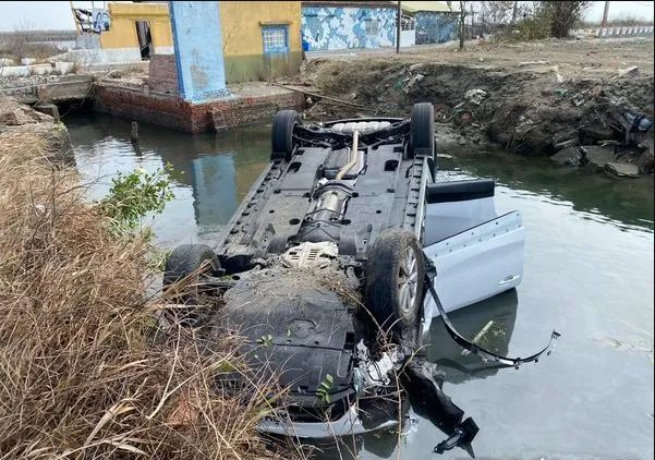 快訊/初二台南離奇車禍！車子四腳朝天落水　6傷送醫急救