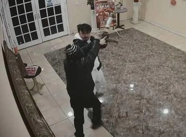 加州「小台北」槍擊案擊退兇嫌英雄是他！26歲男僅花40秒讓槍手「滾出去」