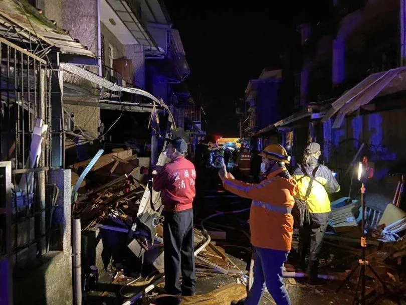 宜蘭深夜「碰」一聲！氣爆炸爛民宅大門　數公里外居民驚：以為煙火超大聲