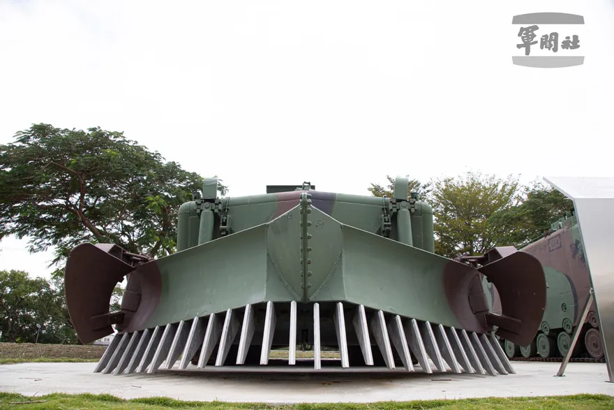 影/「大鋼牙」掃除地雷　海軍陸戰隊昔登陸利器