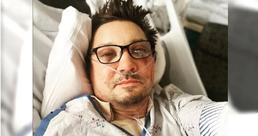 鷹眼「為救姪子」遭6噸重鏟雪車輾過　全身「30根骨頭斷掉」！