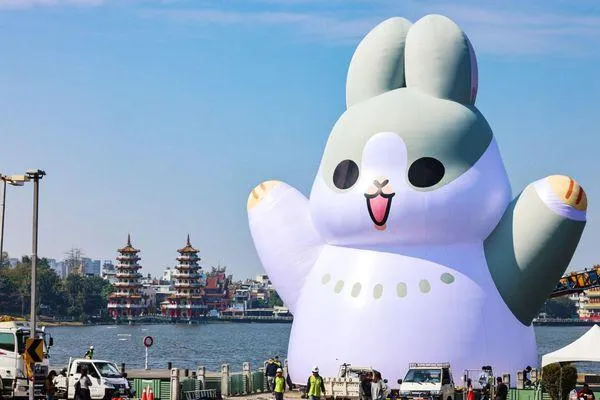 高雄蓮潭燈會今晚開幕！最佳交通攻略一次看　千萬別開車來