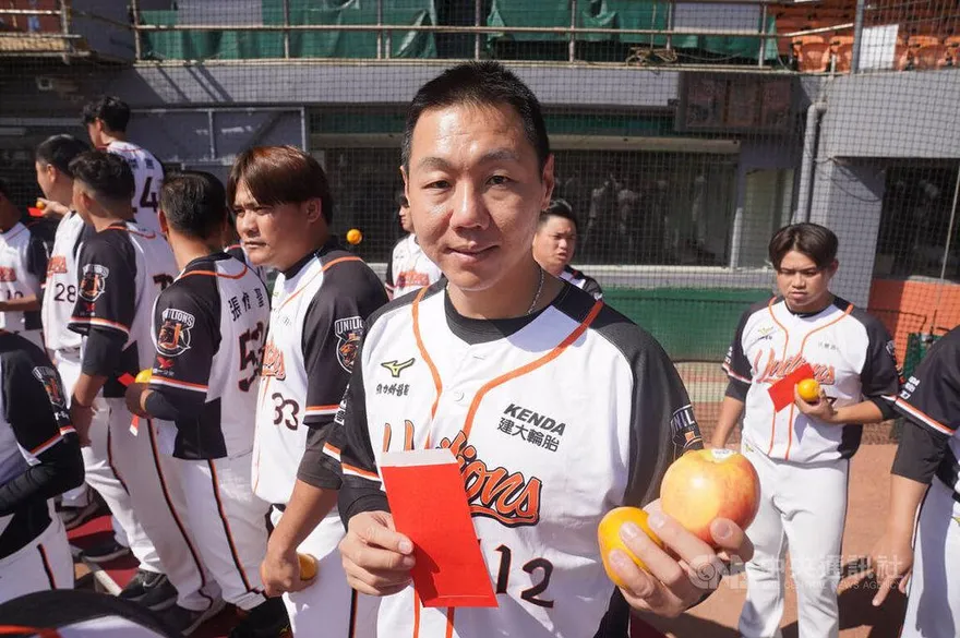 林益全改披獅袍亮相！　笑言不怕被9號詛咒：「我坦習慣了」