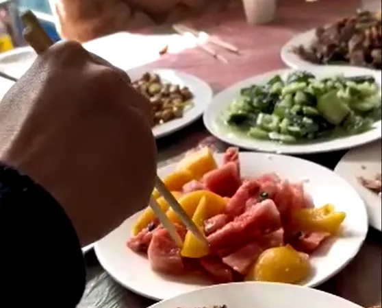 影/大陸各地氣溫創入冬新低！菜餚都冷到凍僵「筷子夾不動」