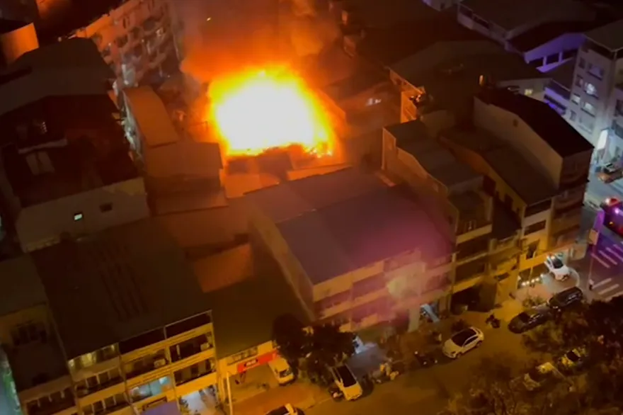 快訊/台中民宅大火！火勢凶猛「夜空遭染紅」　警消救出3人其中1人無生命跡象
