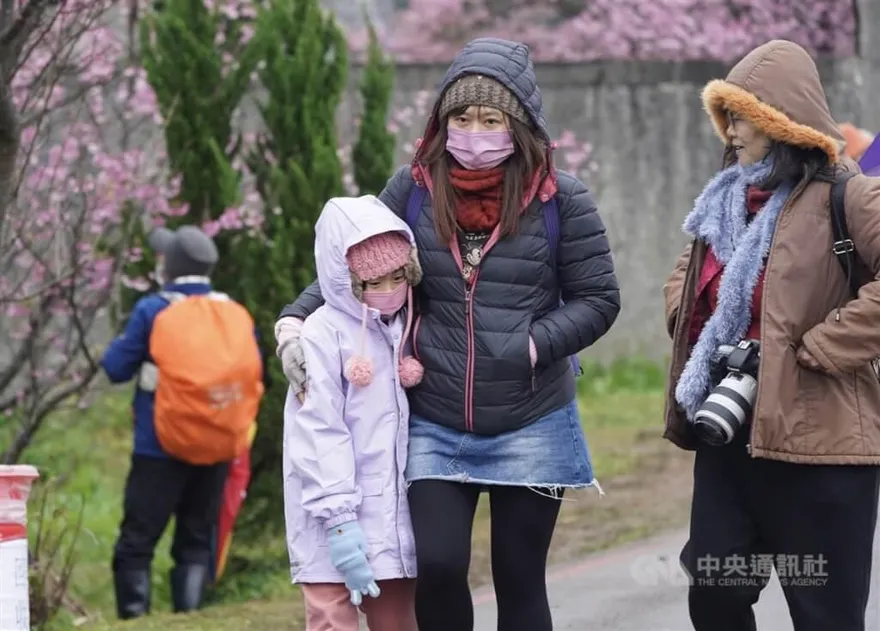27日寒流逐漸南下！各地越晚越冷、局部地區不到10度