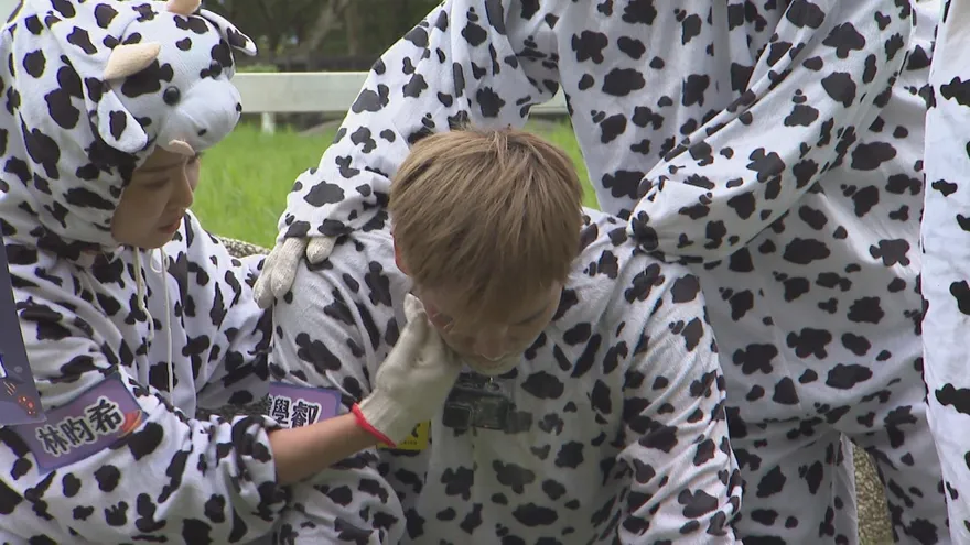 《玩很大》驚傳意外！男星拍到一半「突癱軟趴地」錄影全喊卡　臉部傷勢曝光