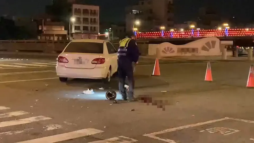 影/台中凌晨死亡車禍！機車擦撞左轉車　騎士送醫不治