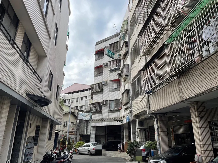 快訊/21歲女除夕夜離奇亡！陳屍租屋處　慘遭5狗狂啃…男友回家嚇傻